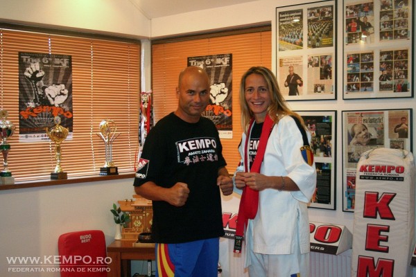 Campioana olimpica Camelia Potec practica Kempo!